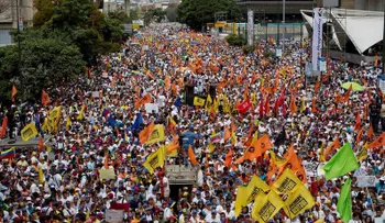 Multitudinaria manifestación opositora exige libertad detenidos en Venezuela