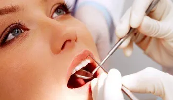 Una mala higiene dental puede tumbarte los dientes