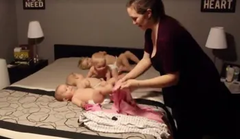 Un VIDEO de una madre alistando a sus cuatro hijos se vuelve viral