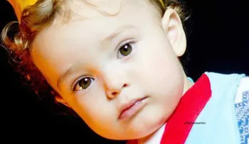Niño de un año mata a serpiente venenosa a mordiscos