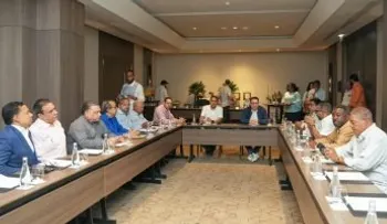 Transportistas del G-12 acuerdan con el Gobierno no subir el pasaje pese al alza de combustibles