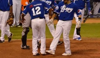 Licey masacra a los Toros 16-5 y se mantiene en primer lugar