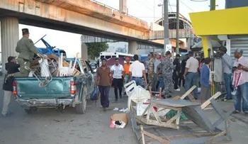 Desalojan buhoneros de avenidas Charles y Hermanas Mirabal