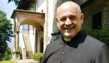 El conmovedor gesto de un sacerdote que prefirió morir al donar su respirador a una paciente más joven