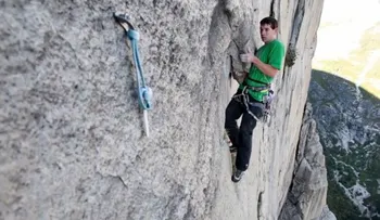 Impresionantes imágenes de una escalada sin cuerda a 500 m de altura en México