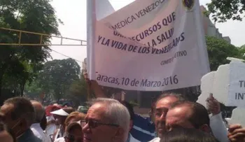 Médicos protestaron en la Sadel contra del â??holocausto de saludâ? este #13A