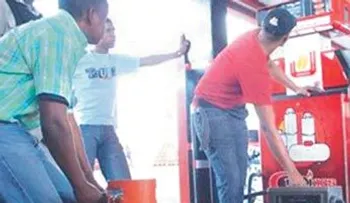 Bajan RD$4.00 al gas propano y sube RD$1.50 a las gasolinas 