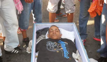 Joven es ultimado a tiros por la espalda en Barahona
