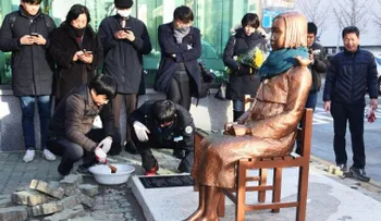 Una controvertida estatua de una "mujer de confort' desata la tensión diplomática entre Corea del Sur y Japón