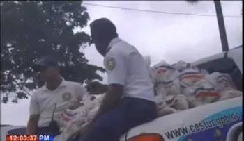 Policía Turística transporta alimentos del Plan Social de la Presidencia