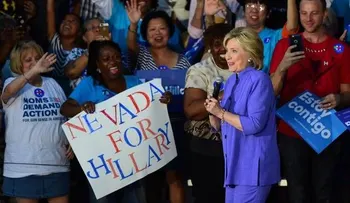 Clinton critica retórica de Trump sobre inmigración