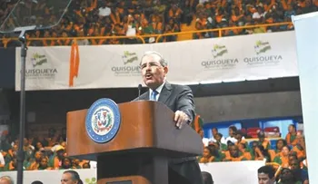 Danilo Medina garantiza que ninguna persona se quedará sin alfabetizar