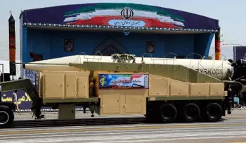 Irán prueba un nuevo misil balístico horas después de presentarlo en un desfile