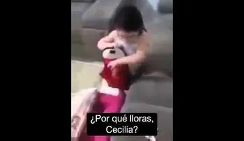 Una niña llora porque no tiene marido (VIDEO)
