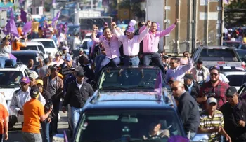 Danilo encabeza marcha caravana en Santiago