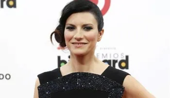 Laura Pausini regresa más curiosa y segura con "Similares"