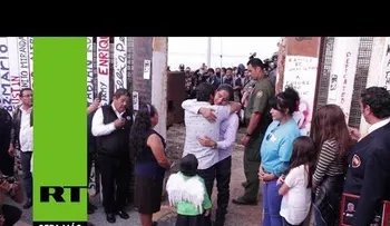 Familias separadas durante años se reúnen en la frontera entre México y EE.UU. (VIDEO EMOTIVO)