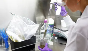 Trasplantes fecales ayudan al tratamiento de personas con cáncer