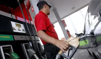 Otra vez, suben precios de los combustibles