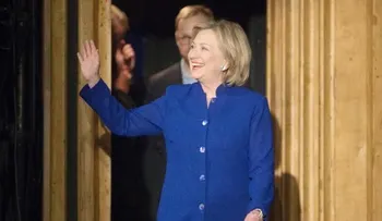 Clinton pide calma y pragmatismo tras detención de agente doble en Alemania
