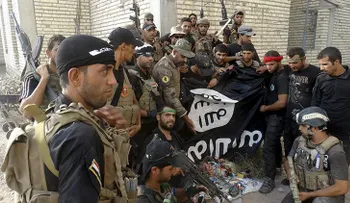 El Estado Islámico quema vivos a sus propios combatientes por abandonar Ramadi 