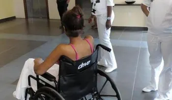 Dan de alta a joven que se lanzó de paso a desnivel