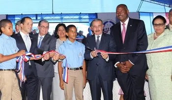 Presidente Medina entrega nueva escuela en San Isidro