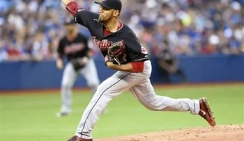 Salazar poncha 10 e Indios superan 4-2 a Azulejos; Encarnación extiende racha de hits