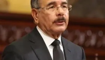 Danilo Medina designa comisión para investigar licitación y adjudicación de Punta Catalina