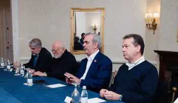 Abinader se reúne con empresarios dominicanos tras su llegada a Washington