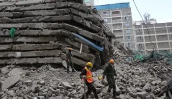 Colapsa edificio en construcción de al menos diez pisos en Nairobi; temen víctimas entre los escombros