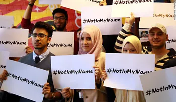 Musulmanes se unen a la campaña NotInMyName para condenar los ataques en París