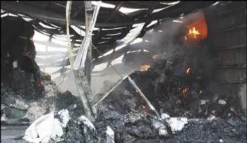 Fuego destruye diez viviendas en barrio de Santiago