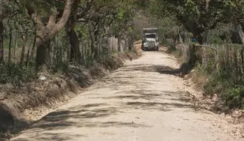 Obras Públicas rehabilita caminos vecinales de Paraíso