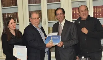 Montalvo recibe Plan de Acción y Agenda de Cultura para Desarrollo de Santiago