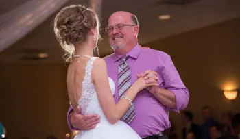 Sobreviviente de cáncer baila en su boda con el donante que le salvó la vida