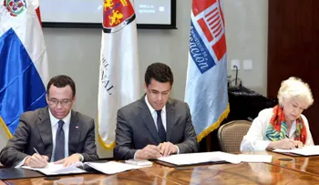 Ministro Andrés Navarro y el alcalde David Collado firman acuerdo para impulsar educación ciudadana