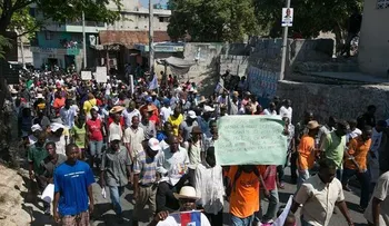 Cientos de personas protestan en Puerto Príncipe por subida de salarios