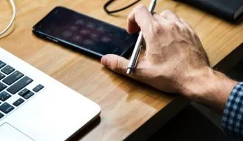 La infidelidad cibernética duele igual que la física, señala estudio