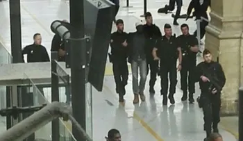 Arrestan hombre con cuchillo en estación de tren París 