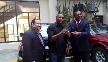 PRSC entrega vehículos a periodistas resultaron ganadores en sorteo