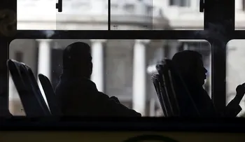 Pasajero mató a 4 supuestos asaltantes en un bus antes de que huyeran con el botín