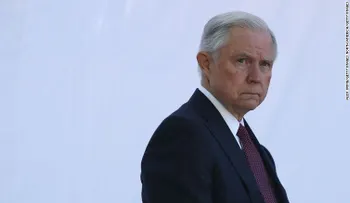 Jeff Sessions no reveló reuniones con rusos para obtener autorización de seguridad