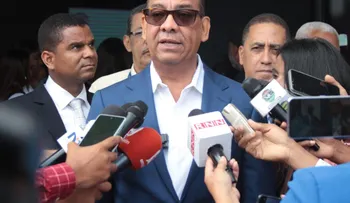 Ministro Deligne Ascención felicita a los periodistas dominicanos