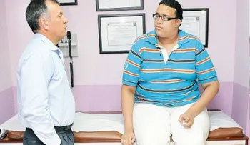 Joven de 18 años mide 8 pies y no deja de crecer