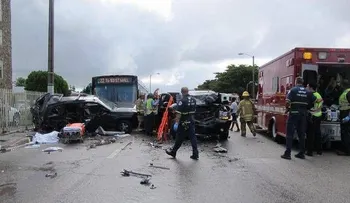 Choque de autobús turístico en Cuba deja dos muertos y 28 heridos