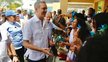 Presidente Luis Abinader visita la Jornada de Inclusión Social "Primero Tú" en Los Alcarrizos