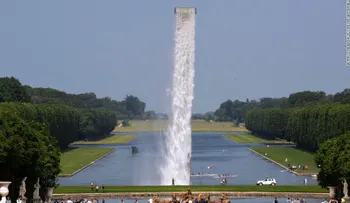 Una cascada suspendida en el aire, lo nuevo de Olafur Eliasson