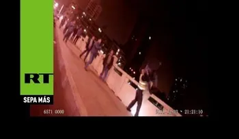 Un policía evita que un suicida ebrio salte de un puente