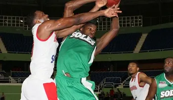 Suero y Okosa comandan a los Leones; Huracanes brillan 